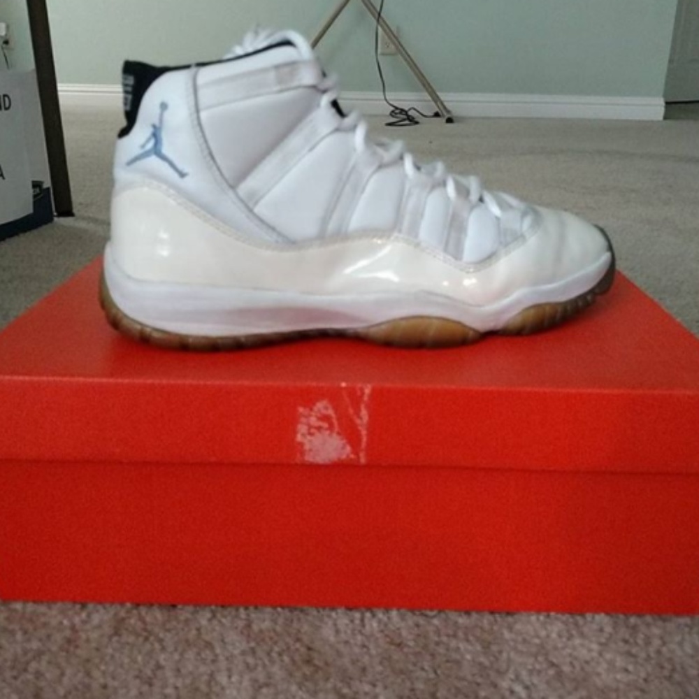 Jordan 11 "Columbias"